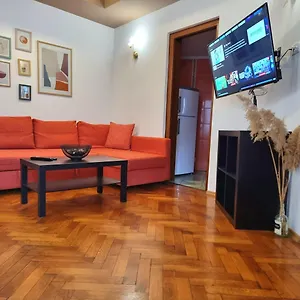 Peaceful Getaway - Generous 3-bedroom Sanctuary - Close To Historic Old Town Appartamento